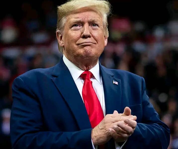 Trump announces plan to sack thousands of White House workers